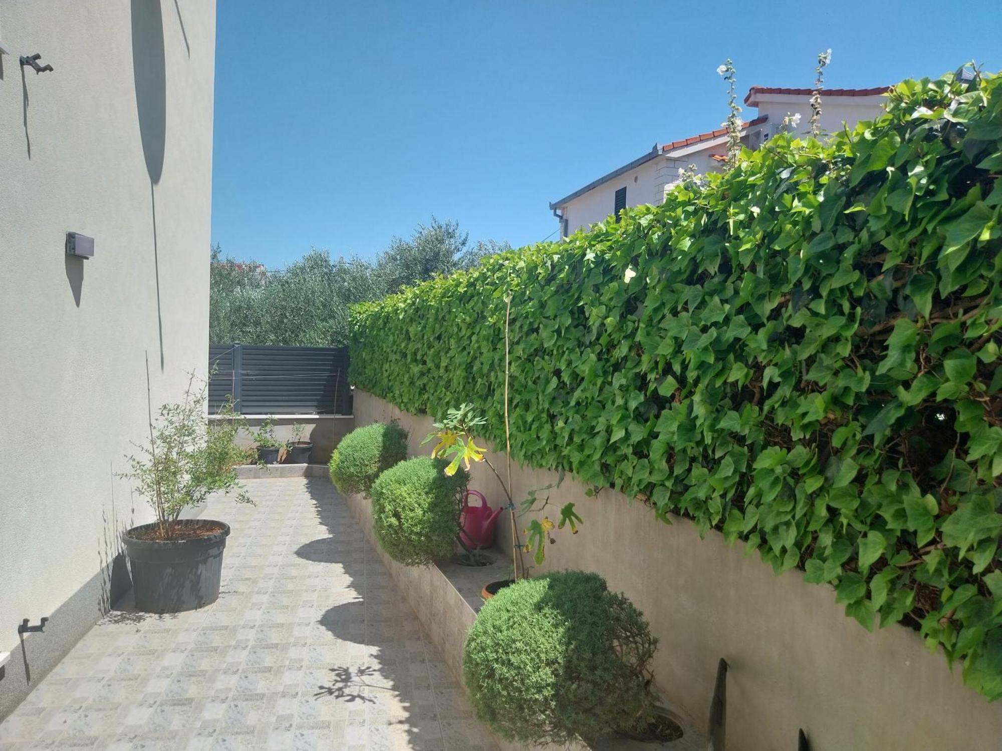 Villa Guliver Slatine Exterior photo